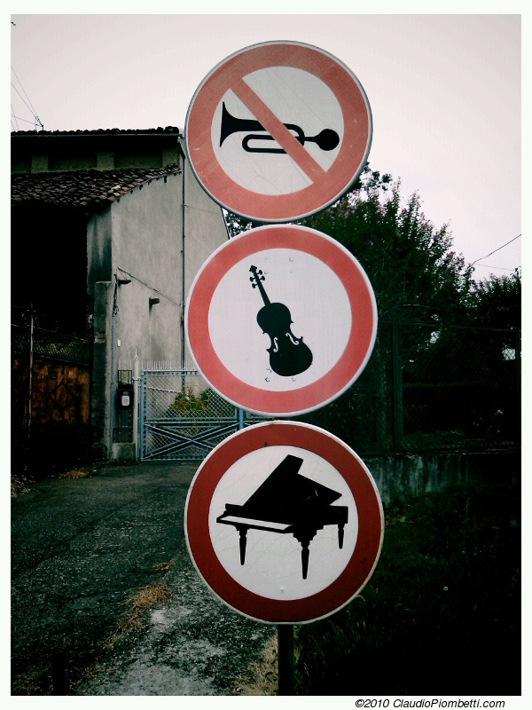 A road sign in Maglione (TO), Italy
